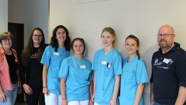 Linzer Auszubildende besuchen Neuburger Krankenhaus