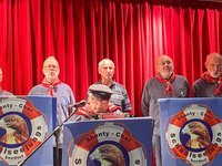 Die Schaalseejungs bei ihrem letzten Auftritt im AMEOS Senioren Wohnsitz Ratzeburg. (© AMEOS)