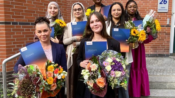Neue Pflegefachkräfte am AMEOS Institut Nord