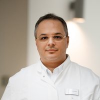 Portraitfoto von Dr. Paripovic 