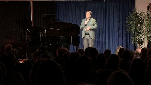 Benefizkonzert mit Kabarettist Matthias Brodowy zum EDD